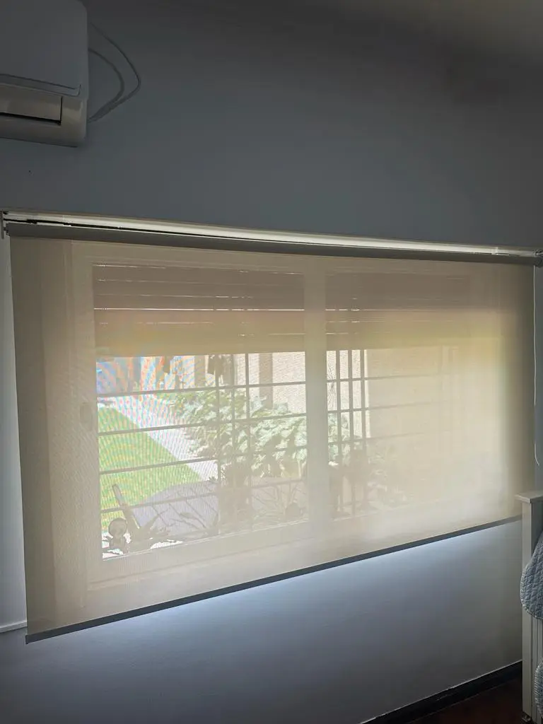 Roller sunscreen en Dormitorio