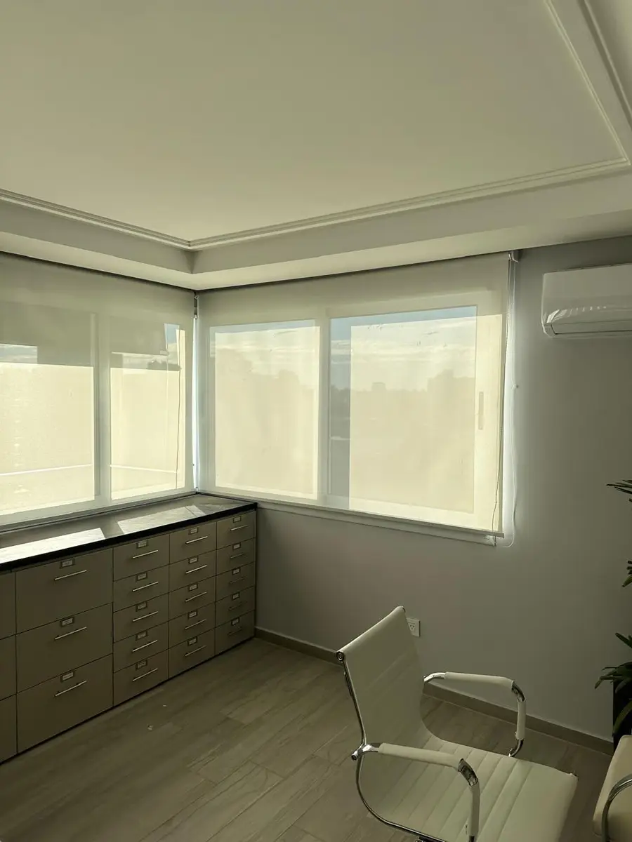 Roller sunscreen en Oficina